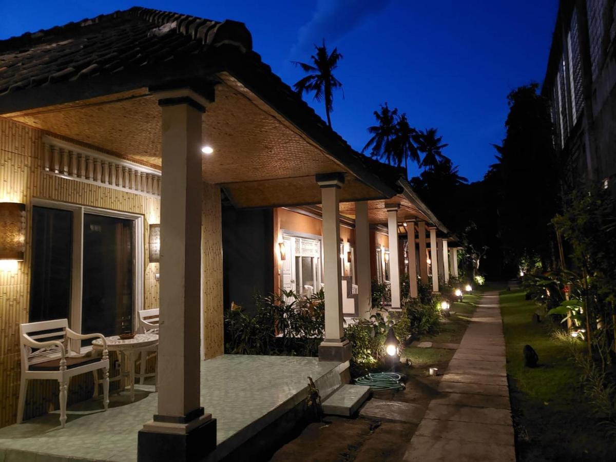 Utama Villas Beach Front Candidasa Esterno foto