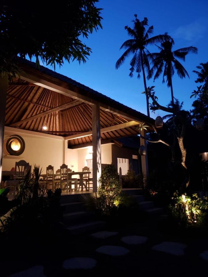 Utama Villas Beach Front Candidasa Esterno foto