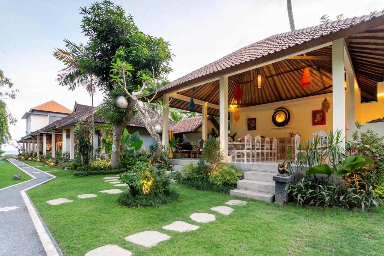 Utama Villas Beach Front Candidasa Esterno foto