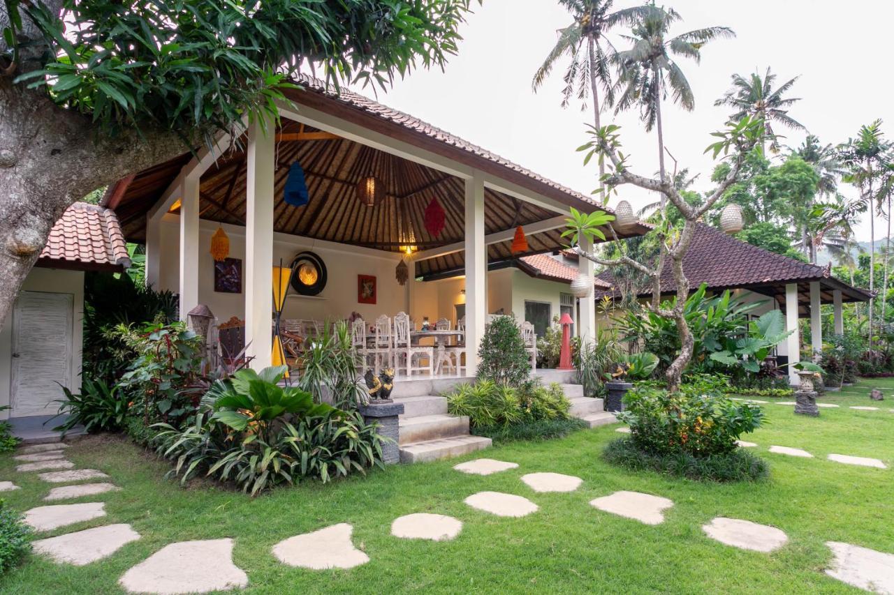 Utama Villas Beach Front Candidasa Esterno foto